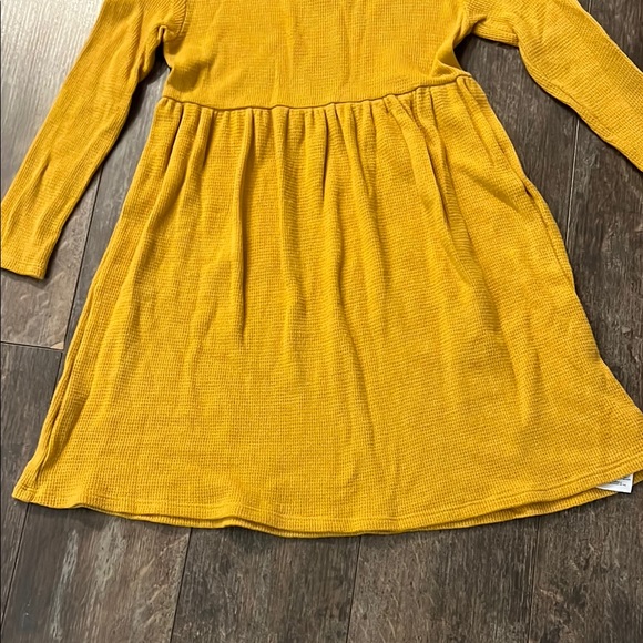 Old Navy Yellow Knee-Length Casual Sundress - Picture 4 of 6